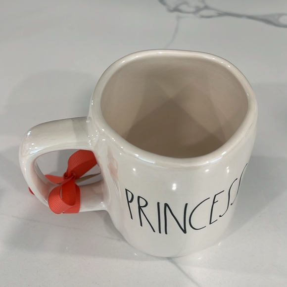 👑Cute. Rae Dunn PRINCESS MUG. - Picture 3 of 16